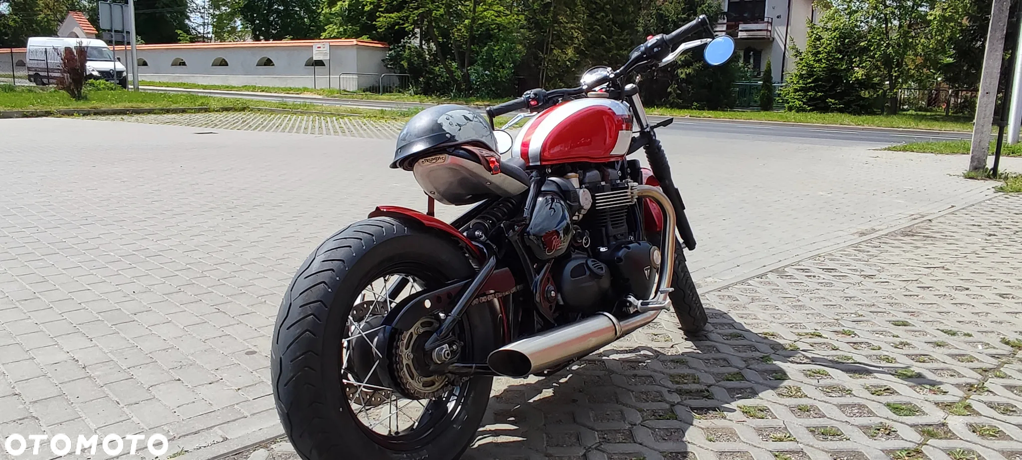 Triumph Bonneville Bobber - 4