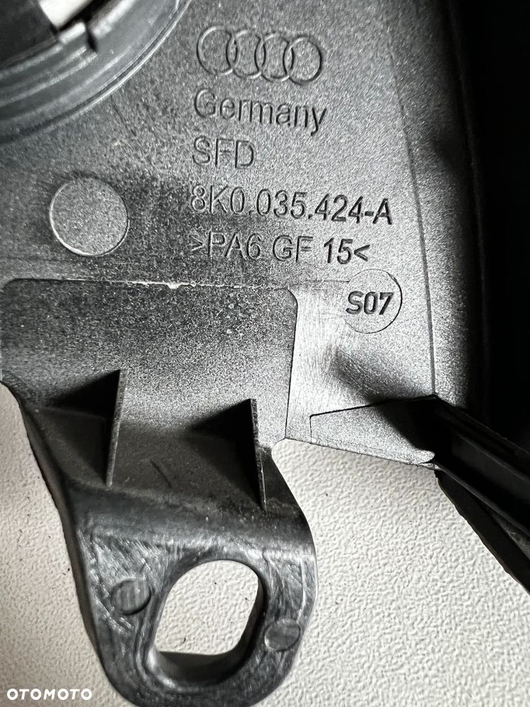 Osłona głośnika trójkąt lusterka prawy Bang&Olufsen Audi A4 B8 8K0035424A - 2