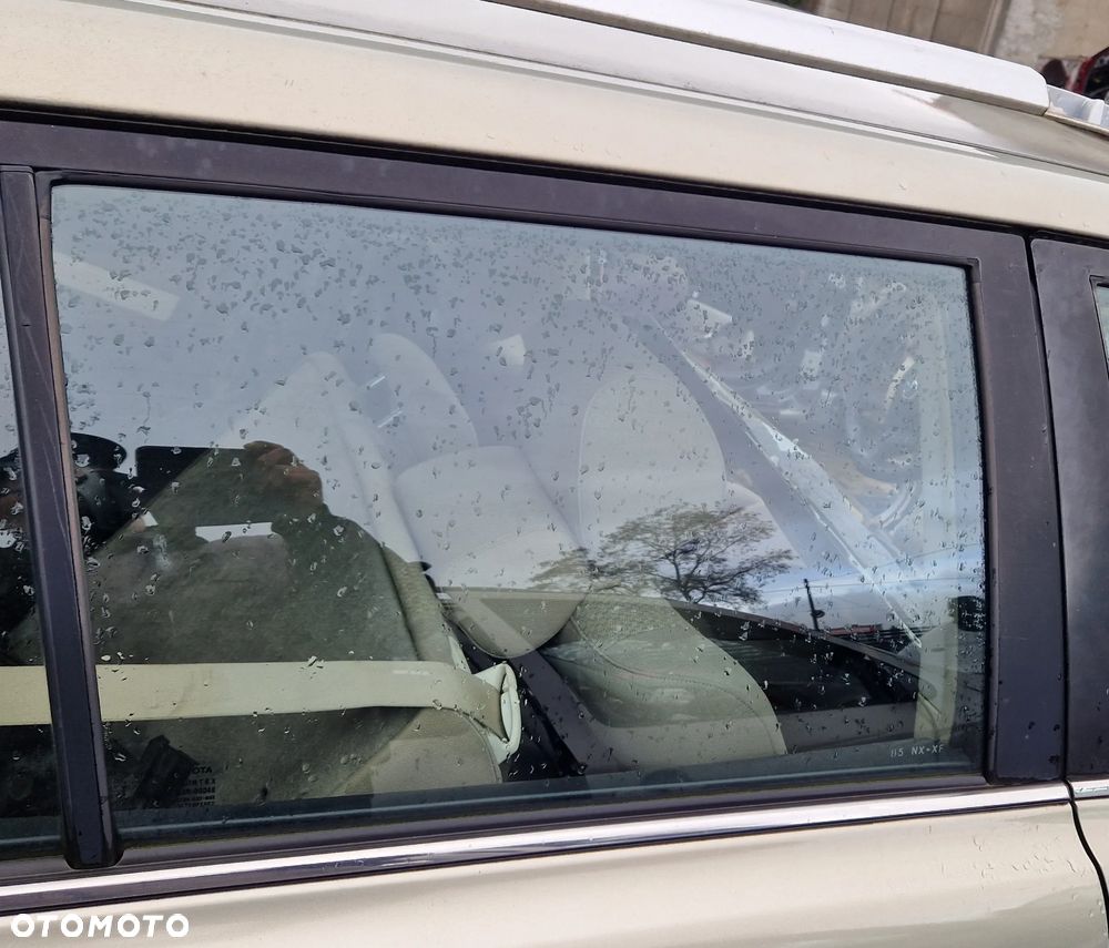 TOYOTA AVENSIS T25 KOMBI SZYBA DRZWI PRAWY TYŁ - 1