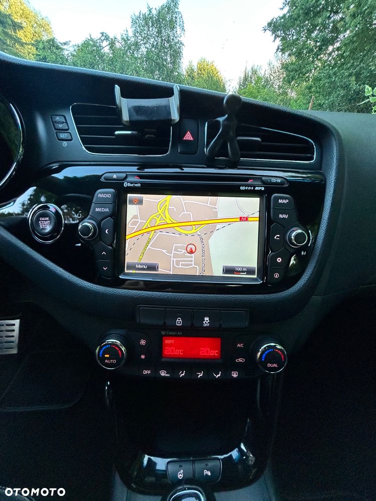 Kia Ceed - 11