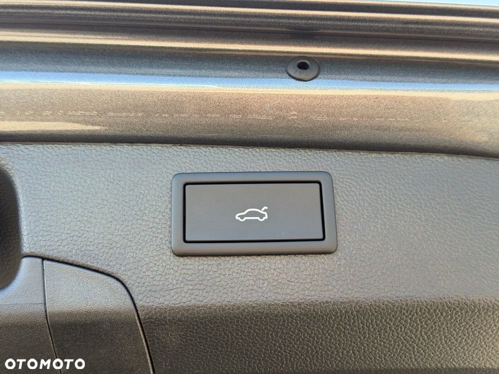 Skoda Superb 2.0 TDI SCR L&K DSG - 9