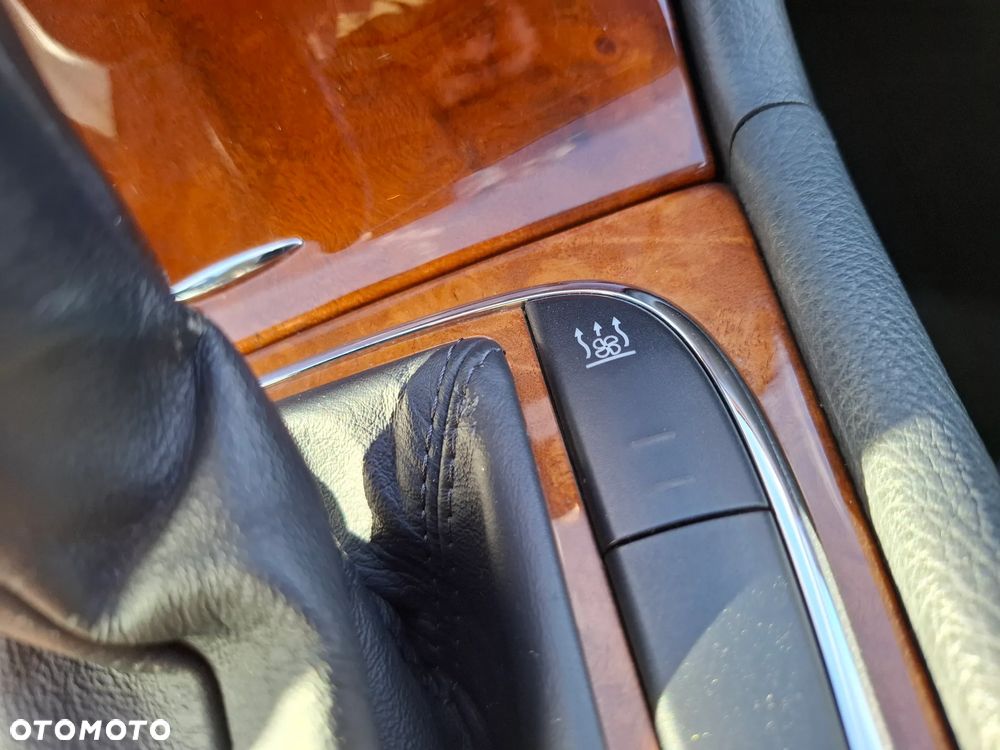 Mercedes-Benz Klasa E - 32