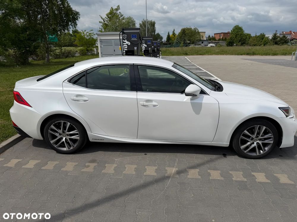 Lexus IS 300h Business Edition - 4