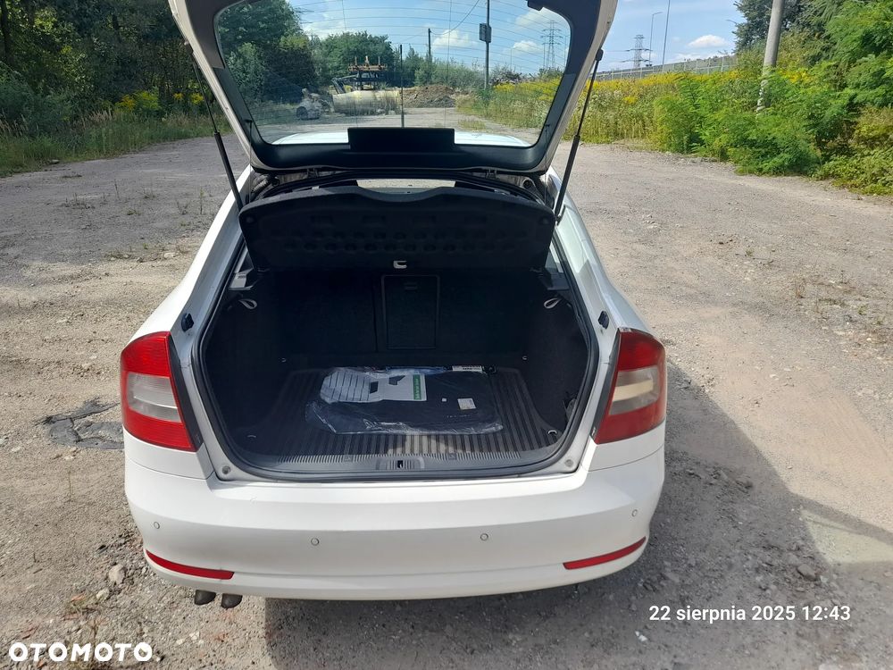 Skoda Octavia 2.0 TDI Ambiente DSG - 20