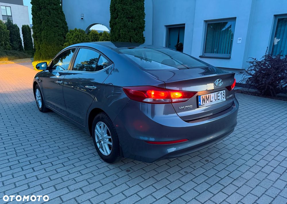Hyundai Elantra 1.6 Comfort - 3