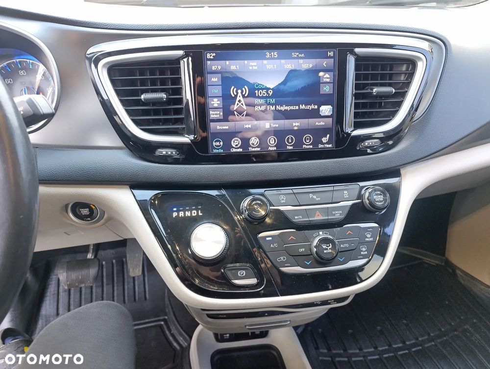 Chrysler Pacifica - 11