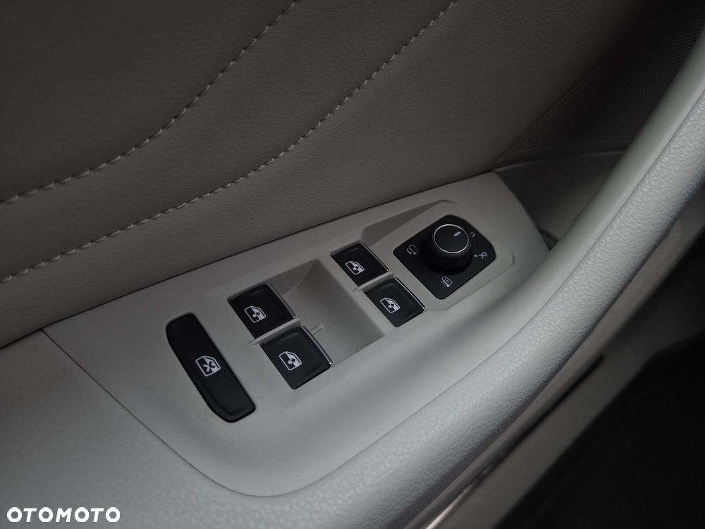 Volkswagen Passat 2.0 TDI Elegance DSG - 31