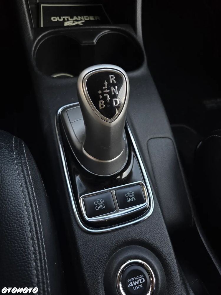 Mitsubishi Outlander - 24