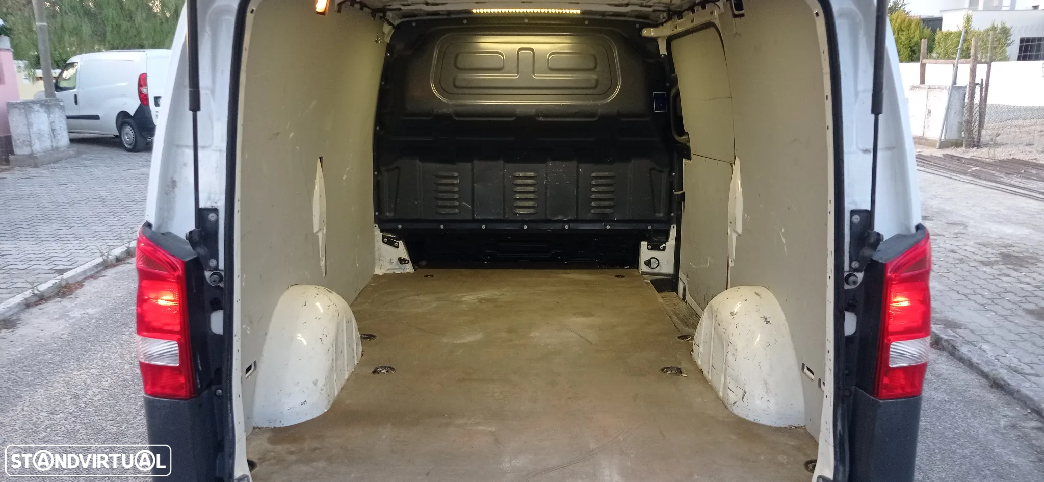 Mercedes-Benz Vito 114 CDi Automática - 14