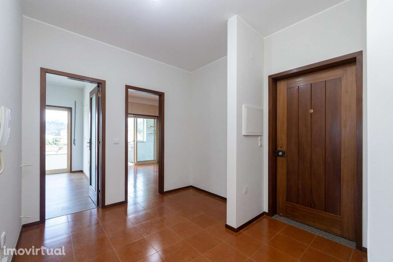 Apartamento T2 no Largo da Estação (Paredes) ,Próximo à CESPU... - Grande imagem: 2/21