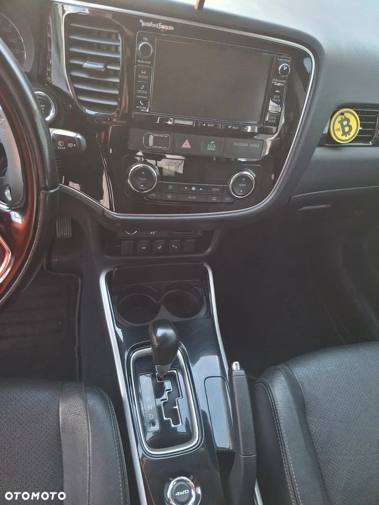 Mitsubishi Outlander 2.0 Instyle Navi 4WD CVT - 12