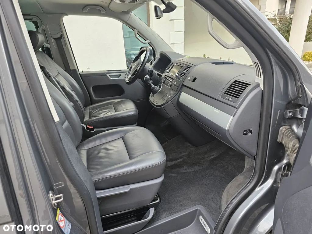 Volkswagen Multivan - 13