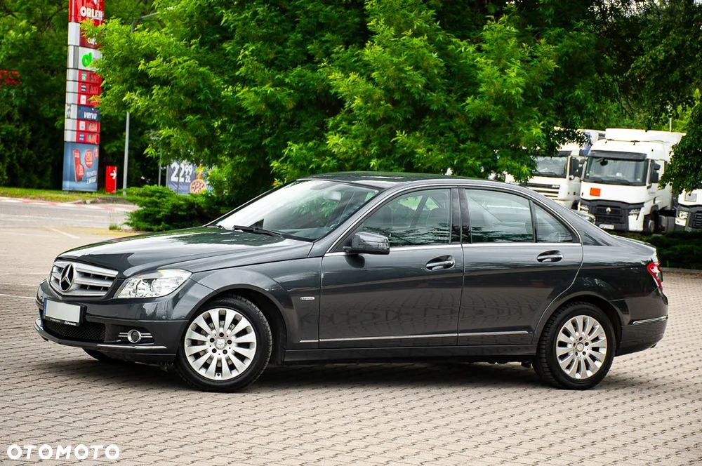 Mercedes-Benz Klasa C 180 CGI Automatik BlueEFFICIENCY Elegance - 28