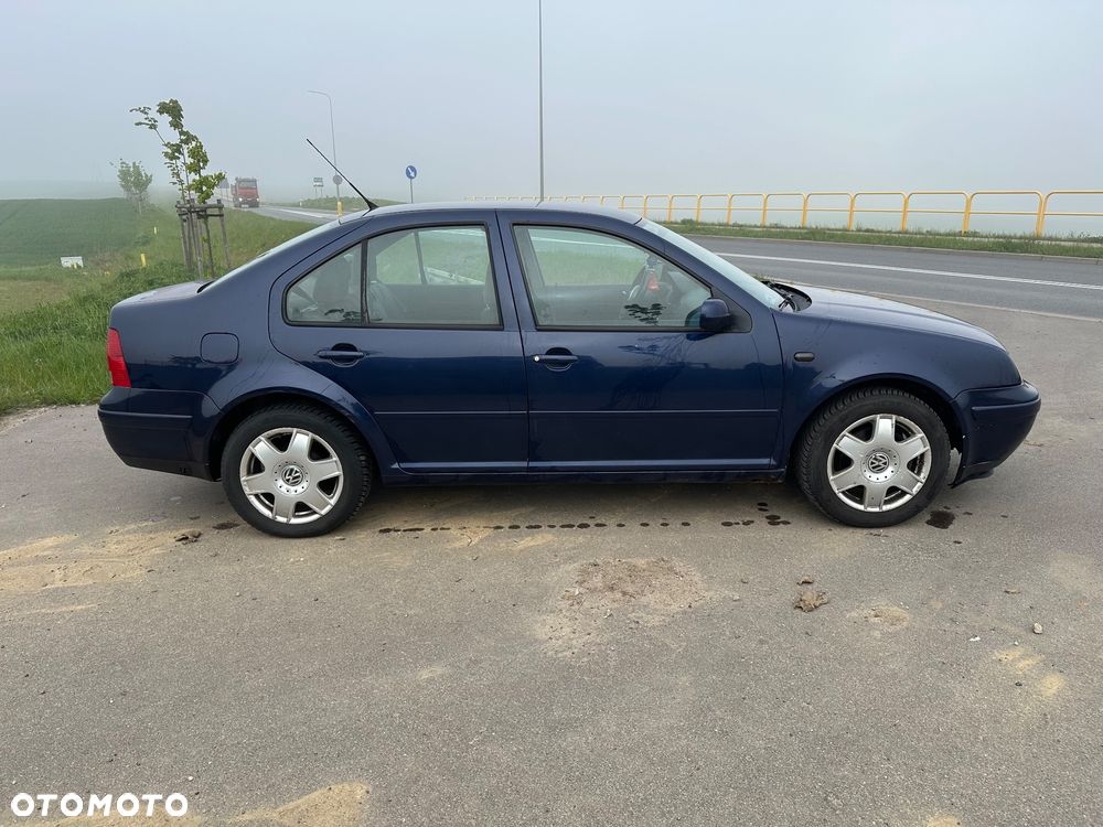 Volkswagen Bora 1.6 Basis - 2