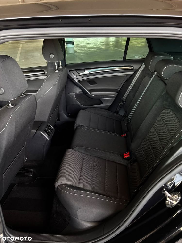 Volkswagen Golf - 23