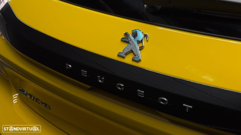 Peugeot e-208 Allure Pack - 16