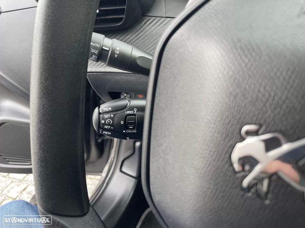Peugeot 208 1.2 PureTech Like - 17