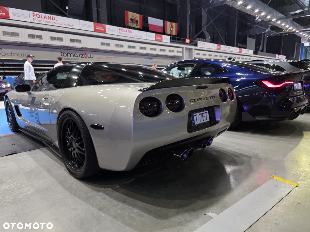 Chevrolet Corvette - 13