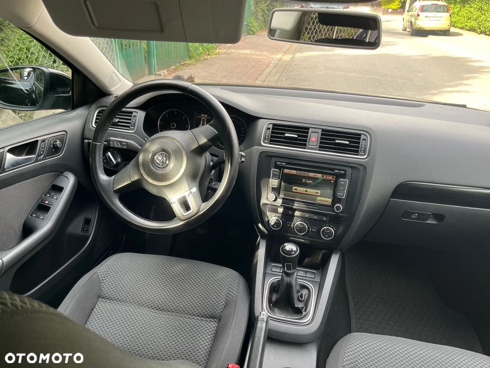 Volkswagen Jetta 1.6 TDI Comfortline - 8