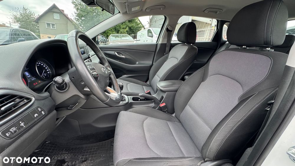 Hyundai i30 1.6 D Comfort - 9
