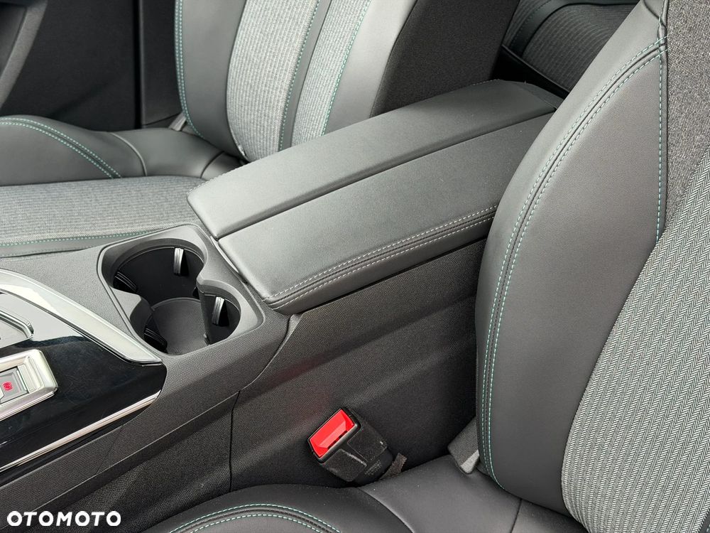 Peugeot 3008 225 e-EAT8 Allure - 22