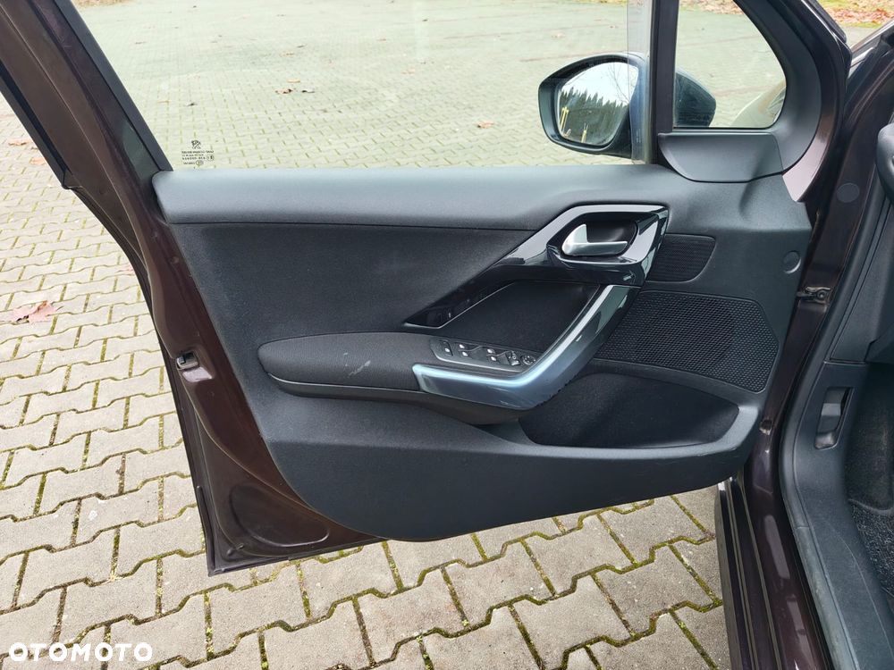 Peugeot 208 - 11