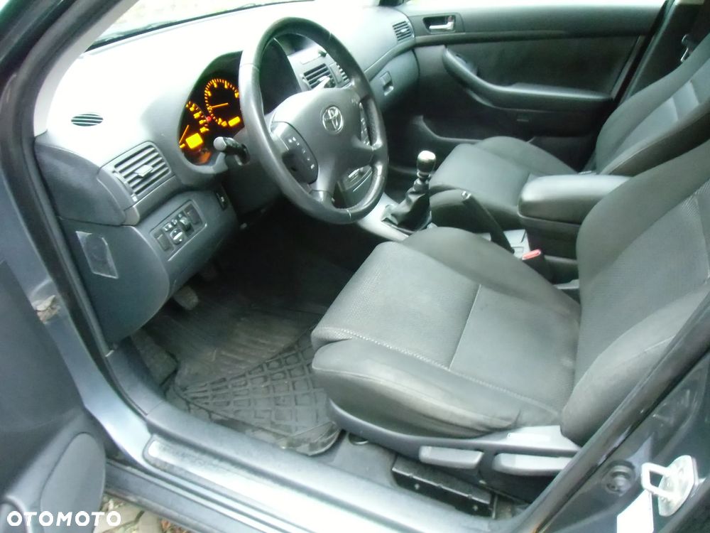 Toyota Avensis 2.2 D-CAT Executive - 11