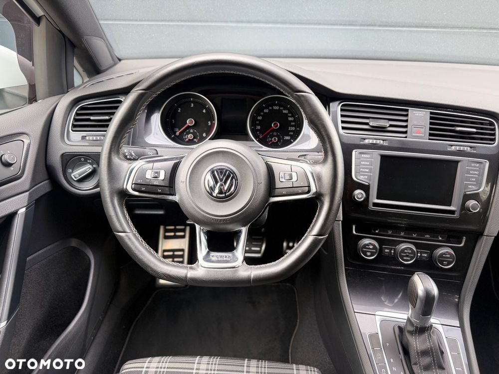 Volkswagen Golf - 10