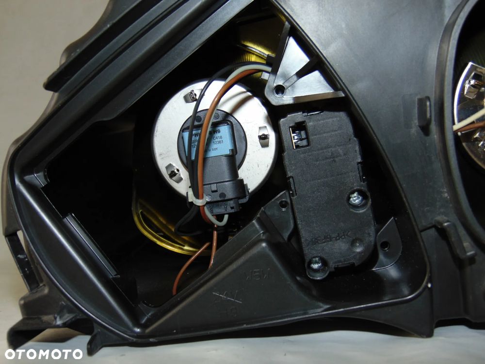 Oryginalna lampa przednia przód prawa Chrysler Voyager 4 IV FL 04-07r - 11