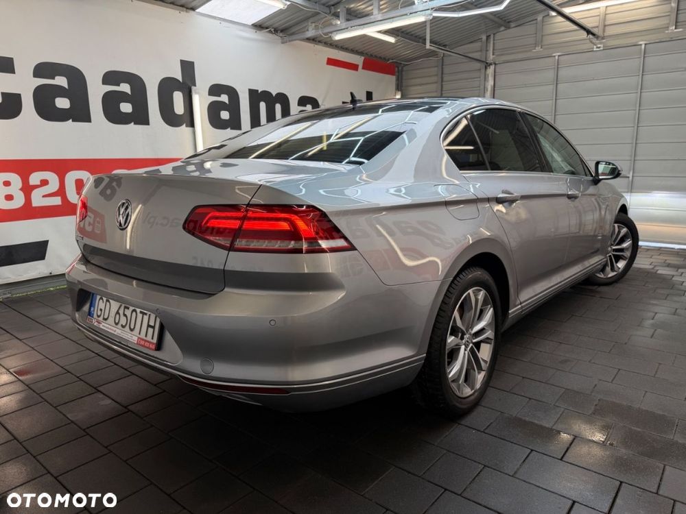 Volkswagen Passat - 14