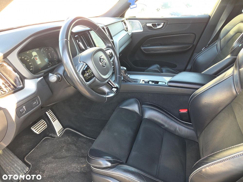 Volvo XC 60 T5 AWD R-Design - 9
