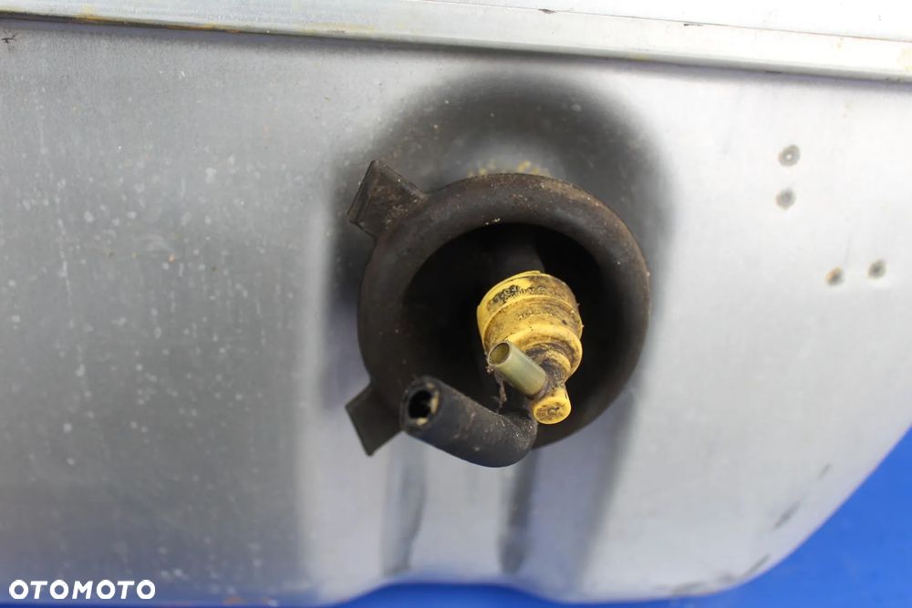 Zbiornik paliwa bak OE Mercedes W215 C215 CL500 A2154700520 - 4