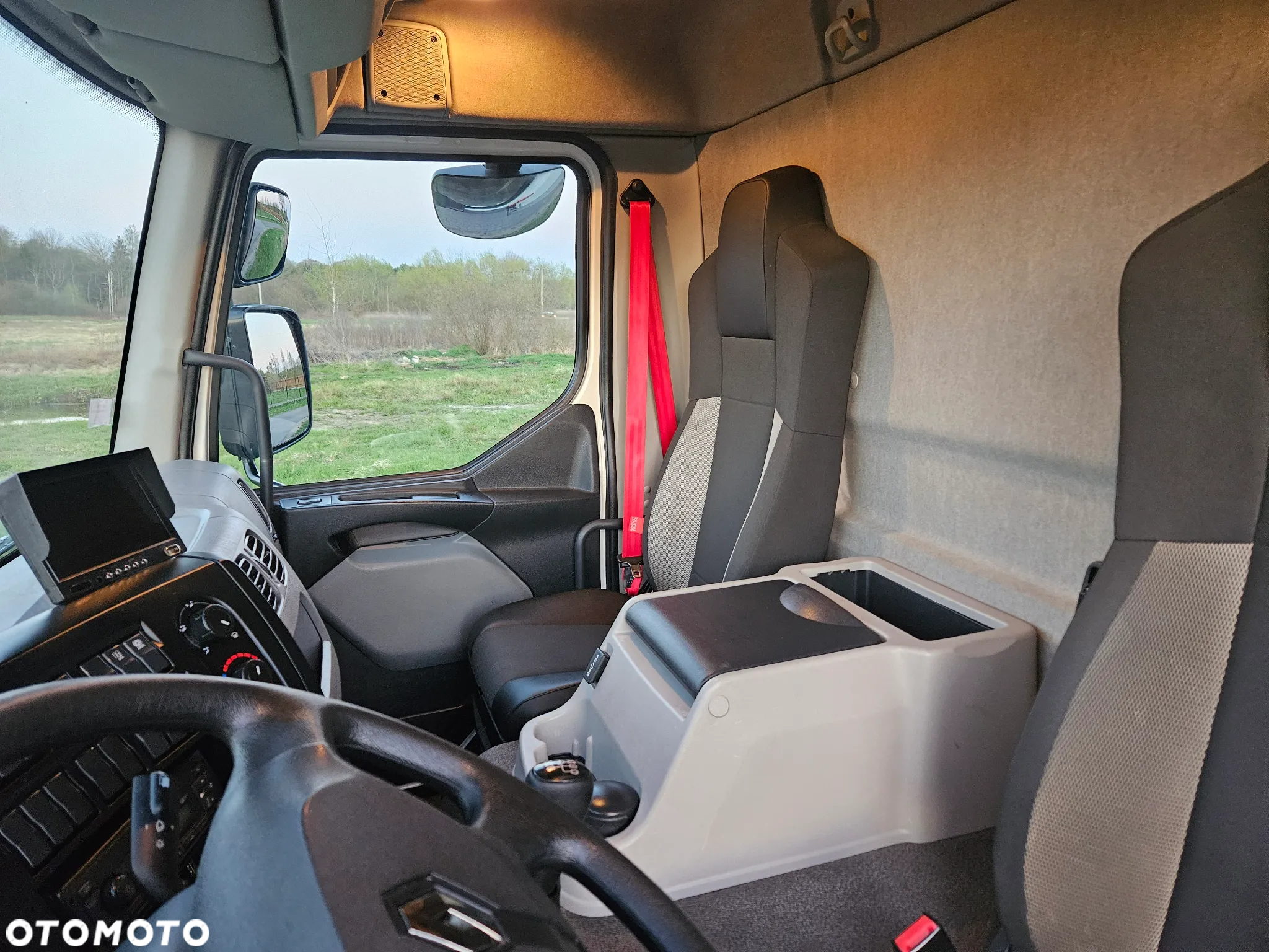 Renault D12.240*CHŁODNIA*WINDA*Niski Przebieg 150 000KM* - 16