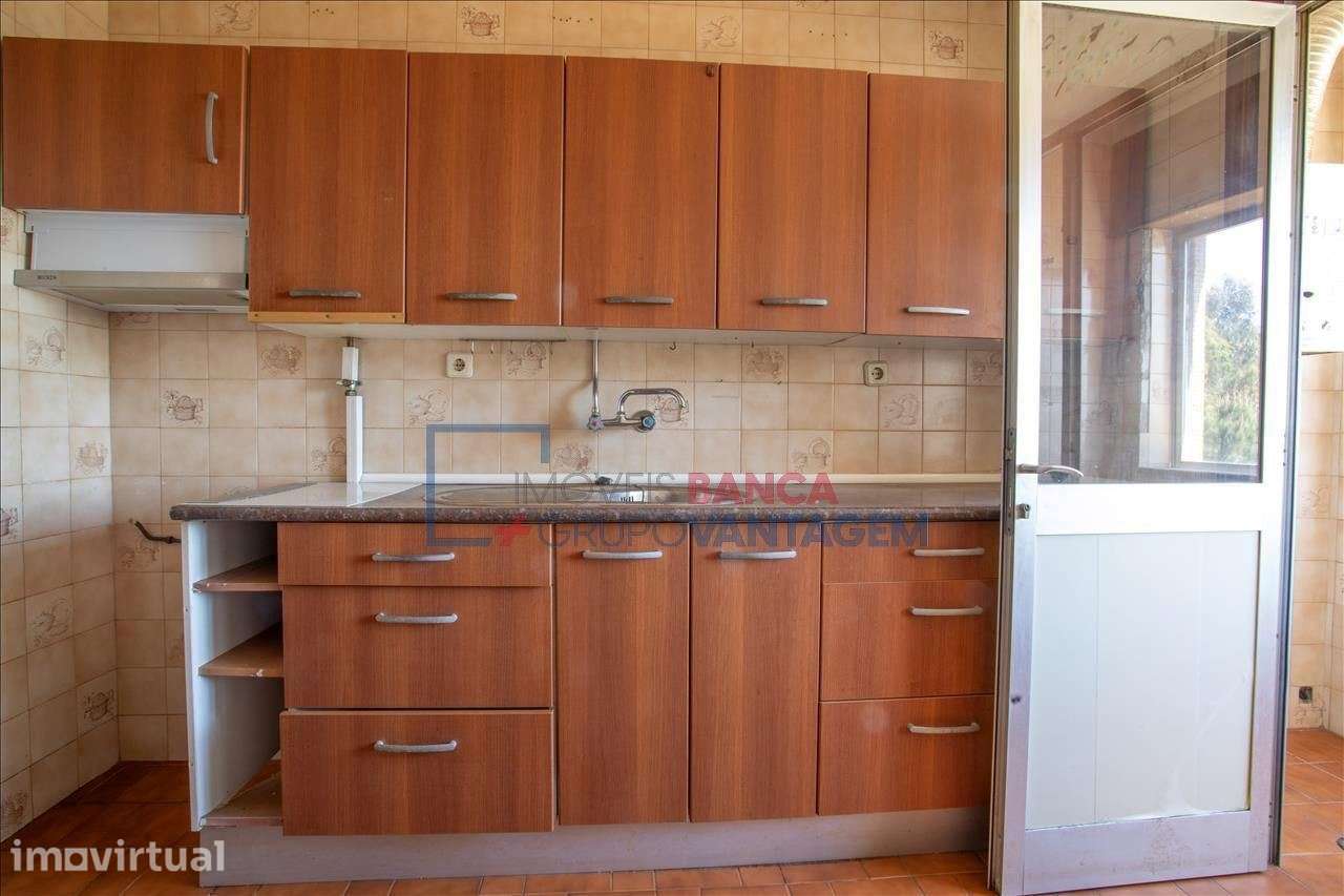 Apartamento T2 com arrecadação localizado em Santa Marinha - Grande imagem: 4/22