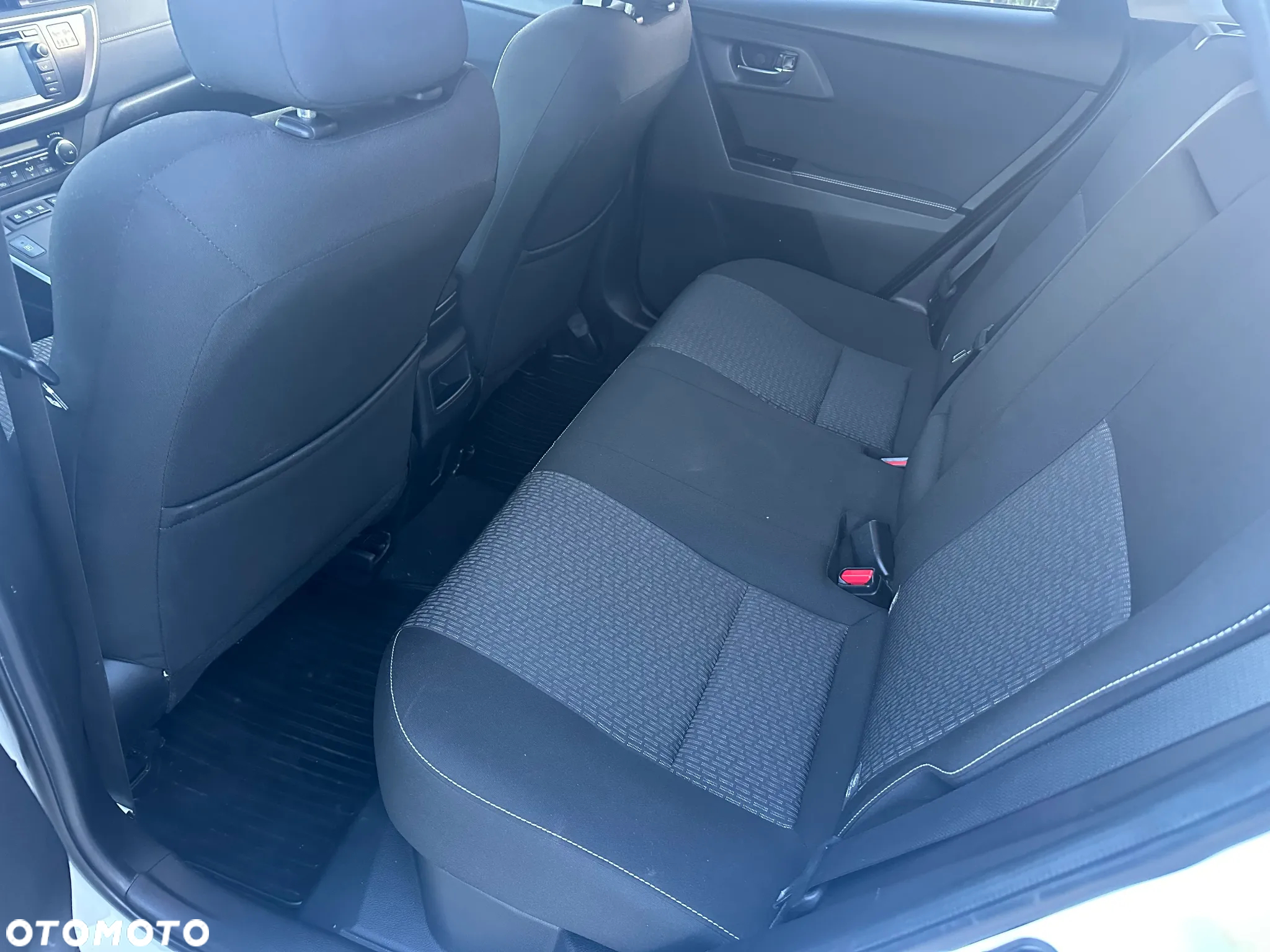 Toyota Auris 1.8 HSD Prestige NAVI - 31