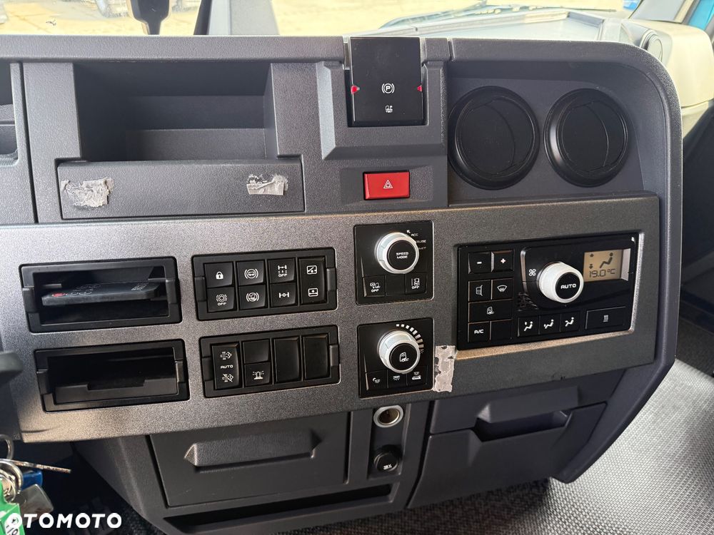 Renault T480 / LOW DECK / MEGA / KLIMA POSTOJOWA / LODÓWKA / SILNIK 13L / OPONY SUPER STAN / SPROWADZONY / STAN BDB / / / - 33
