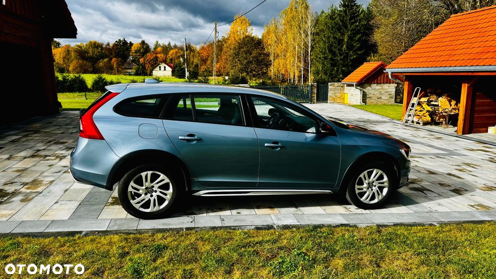 Volvo V60 Cross Country - 10