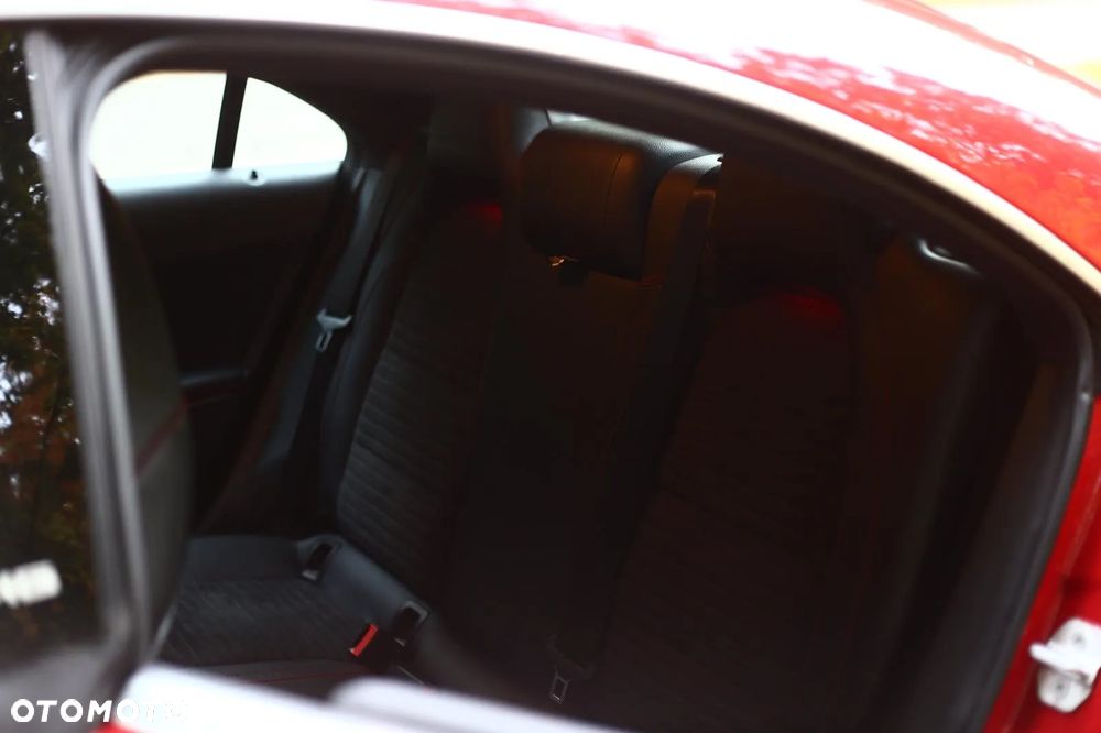 Mercedes-Benz CLA - 8