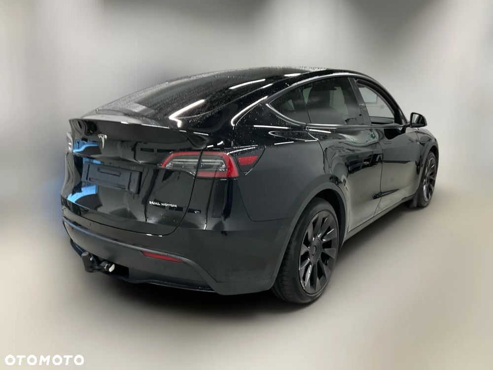 Tesla Model Y Long Range AWD - 5