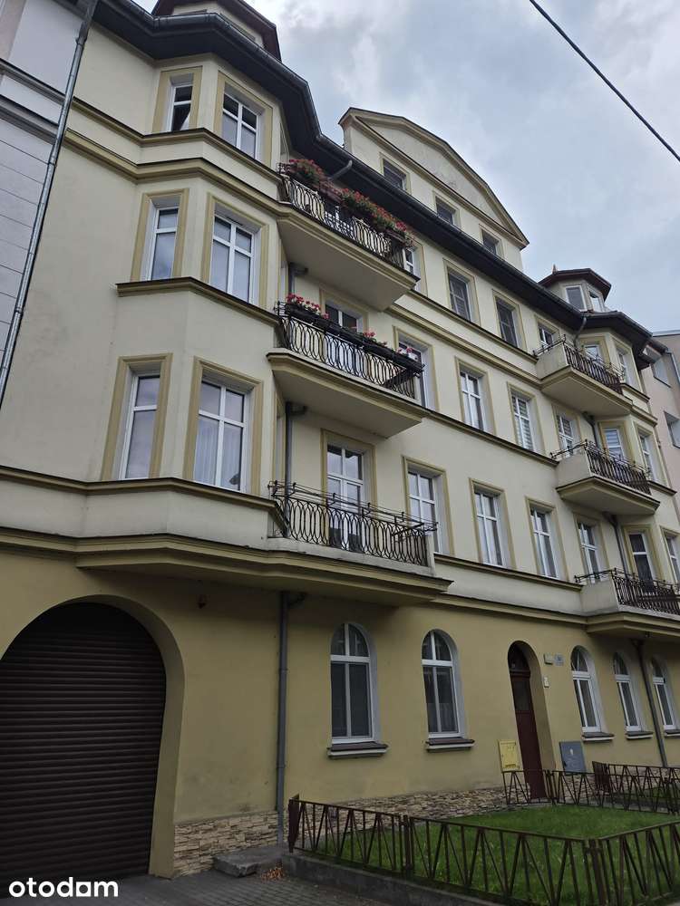 Przestronne mieszkanie z dwoma balkonami w kamienicy