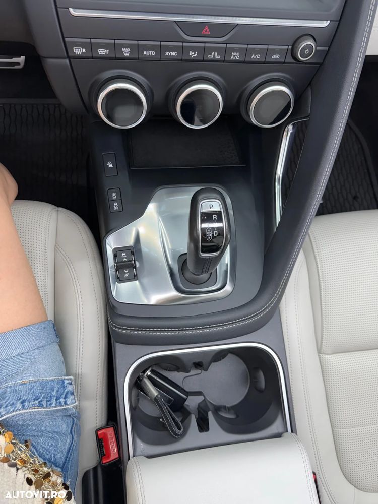 Jaguar E-Pace P250 AWD R-Dynamic HSE - 8
