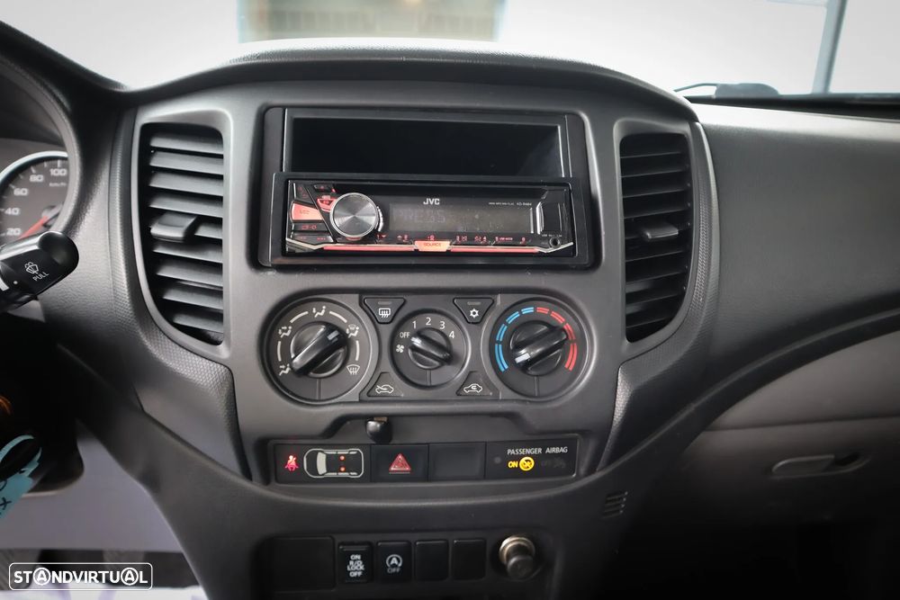 Mitsubishi L200 2.4 DI-D CD Invite 4WD - 11