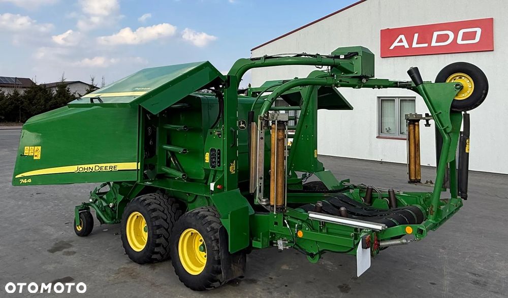 John Deere 744 Premium - 1