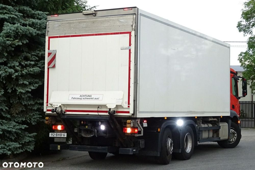 Mercedes-Benz Antos 2840 sypialna euro 6 kontener chłodnia 18 palet 3 osie - 32