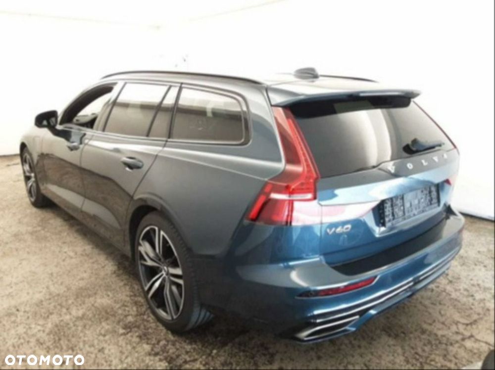 Volvo V60 T8 AWD Plug-In Hybrid R-Design - 3