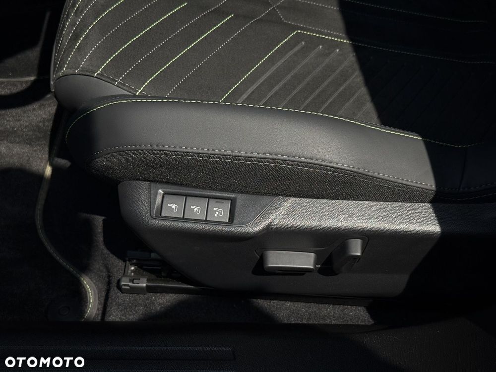 Peugeot 2008 PureTech mHEV GT E-DCS6 - 14