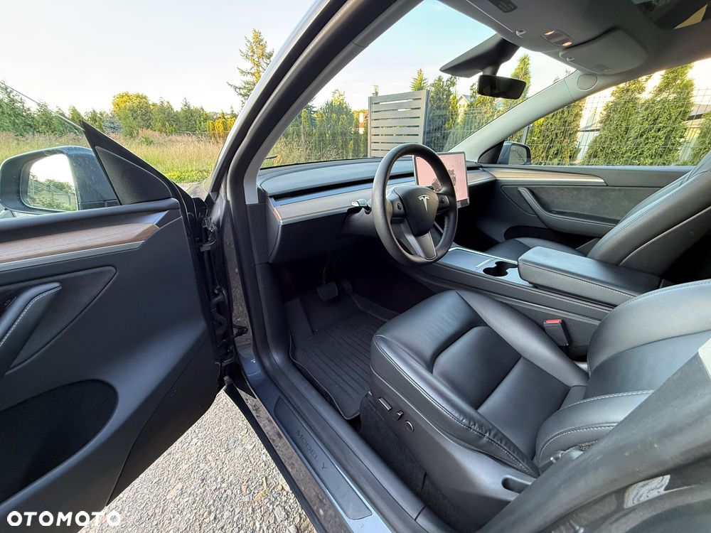 Tesla Model Y Long Range Dual Motor AWD - 8