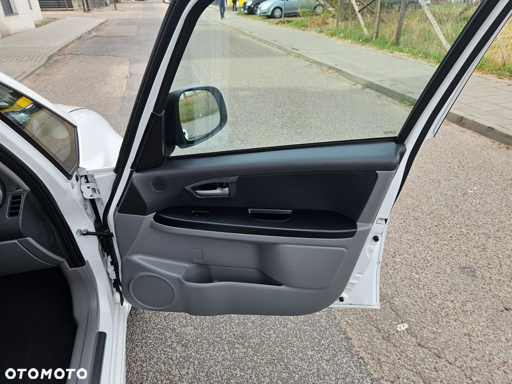 Suzuki SX4 1.6 VVT 4x2 Comfort Dance - 17