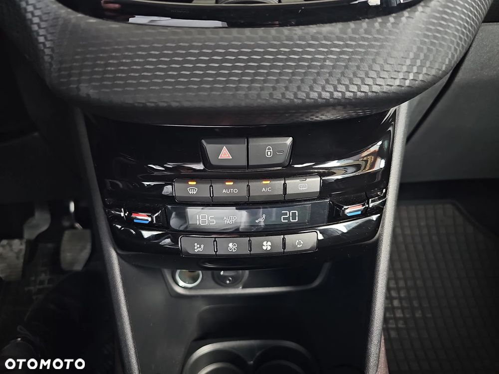 Peugeot 2008 1.2 Pure Tech Allure S&S - 27