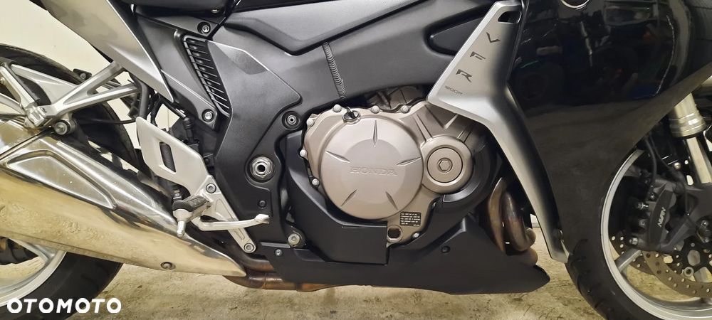Honda VFR - 3